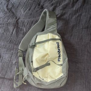 Patagonia sling atom 8L